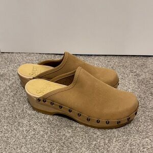Sven Brown Leather Clogs with Stud Accents